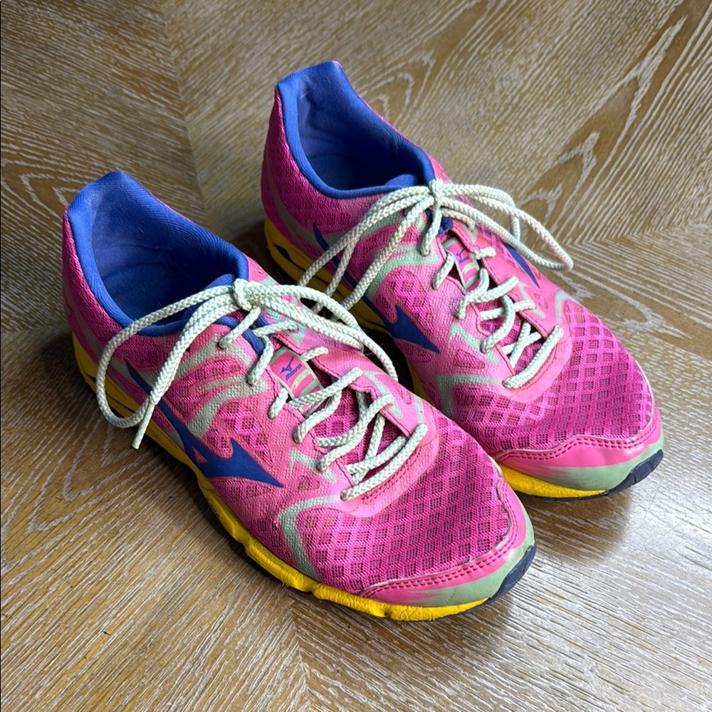 MIZUNO Wave Hitogami Pink and Yellow Running Sneakers 7.5